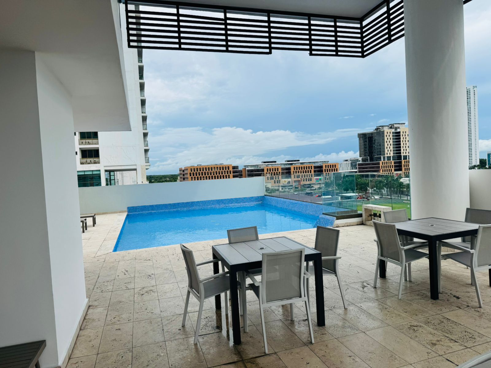 Piscina y amenidades