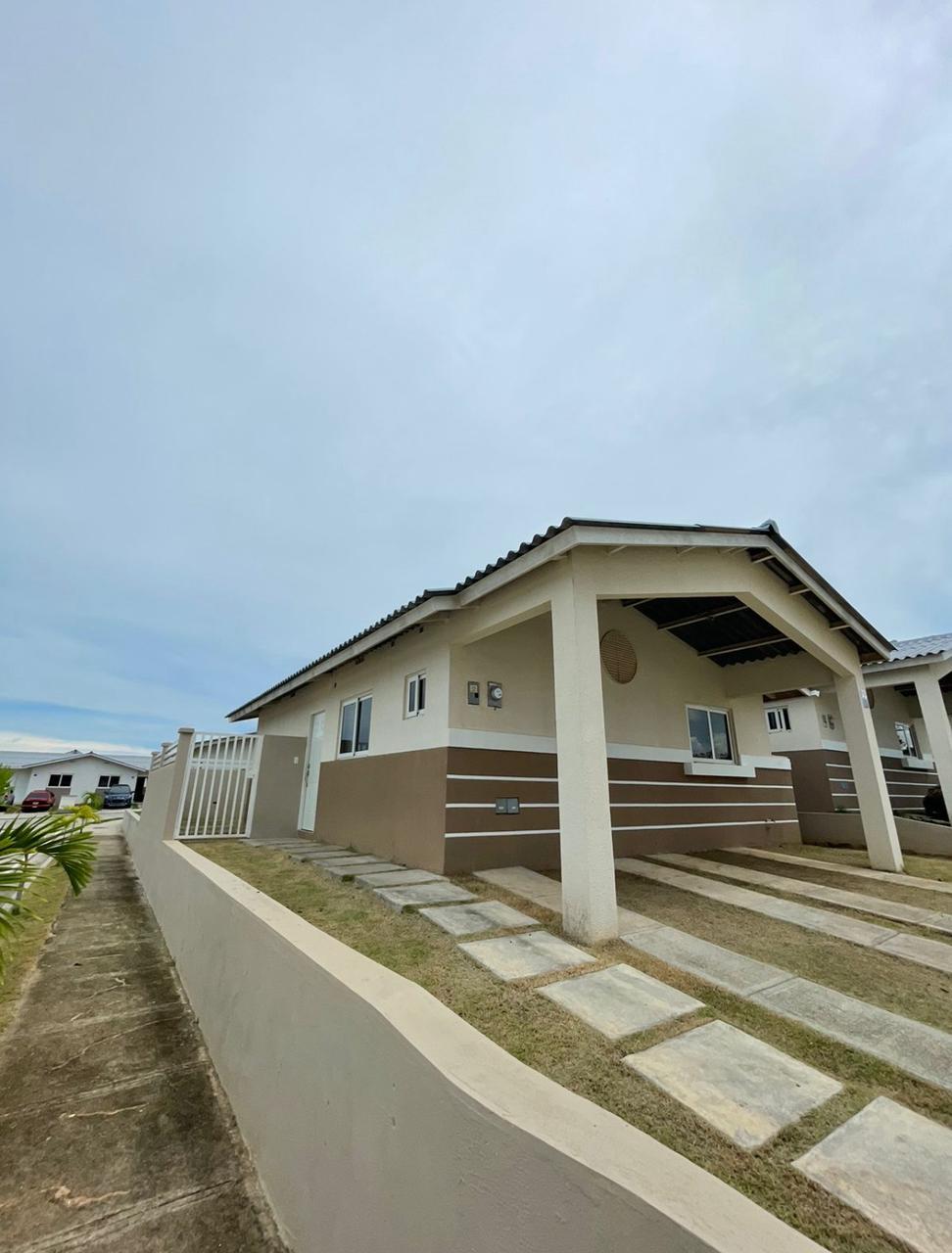 Casa Alquiler Playa Dorada — Fachada