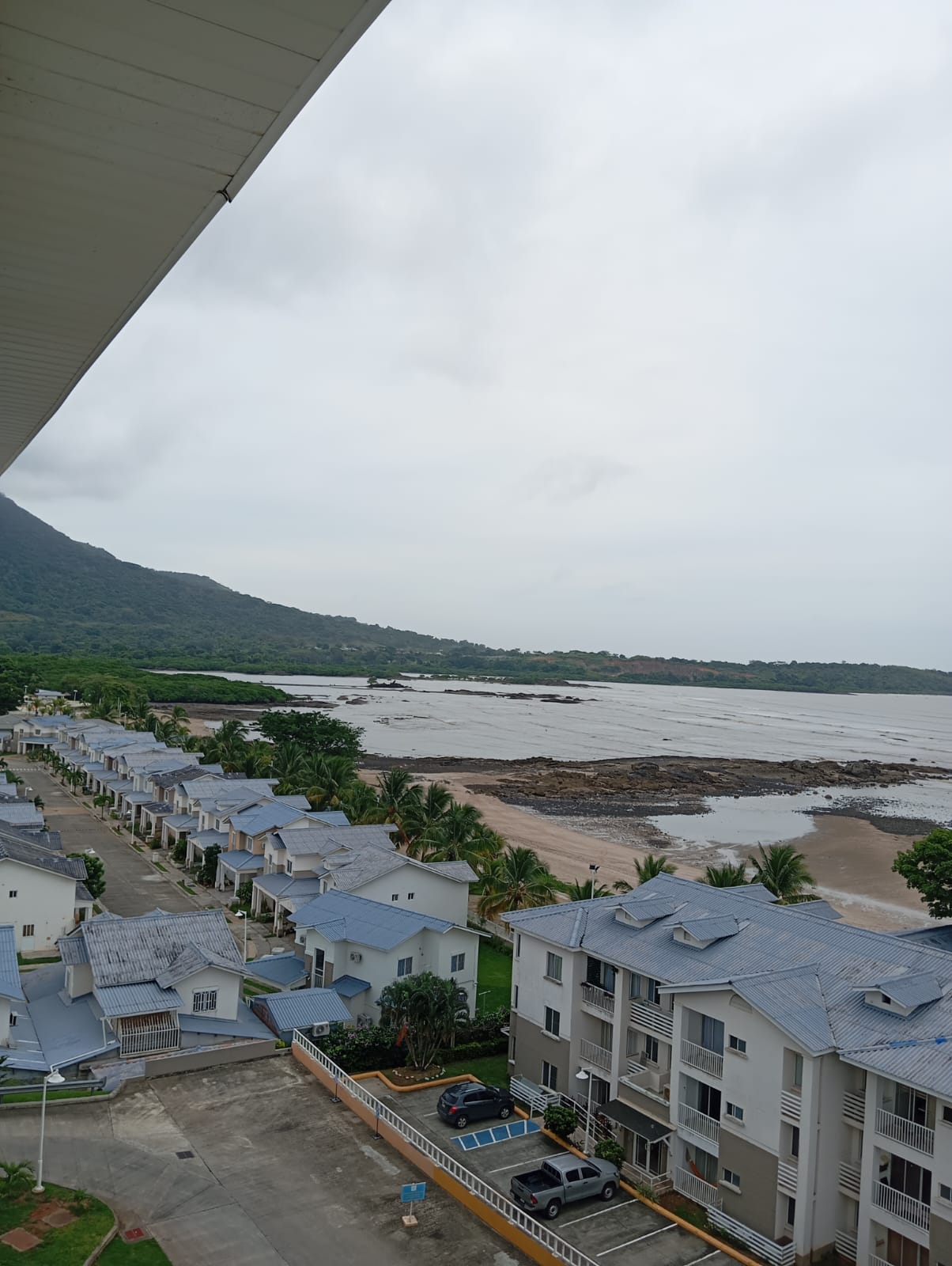 Vista exterior residencial frente al mar