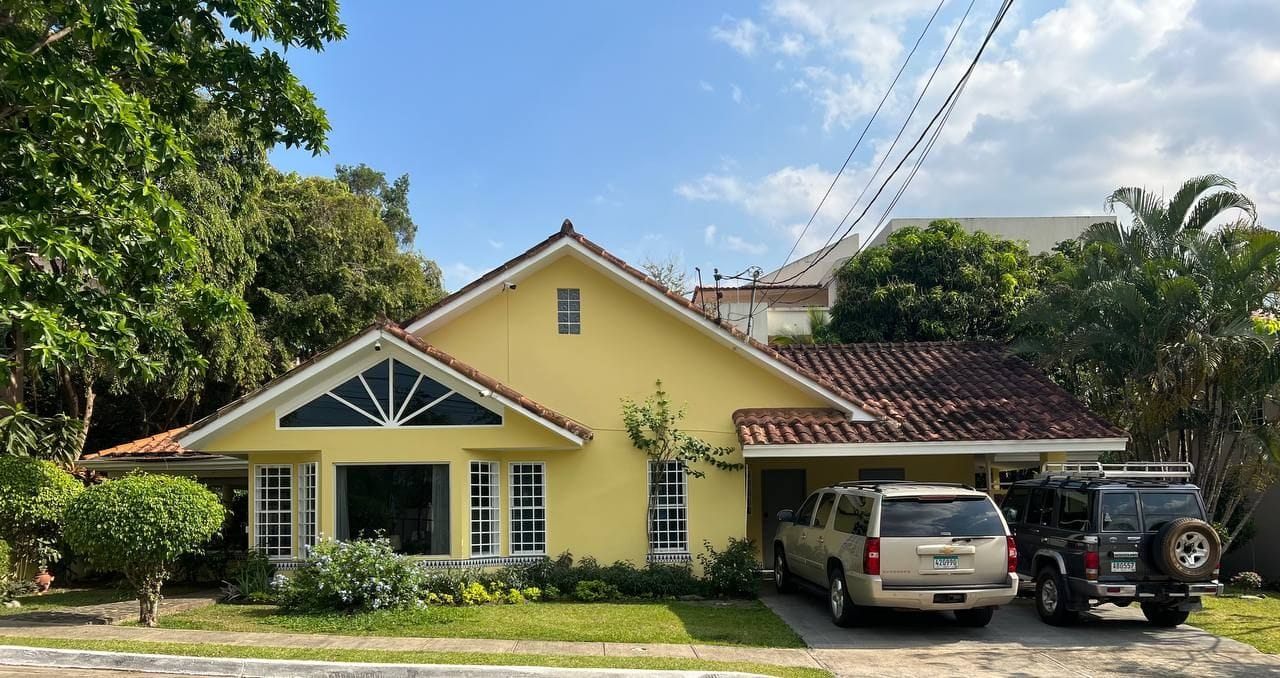 Casa Unifamiliar – La Montañesa